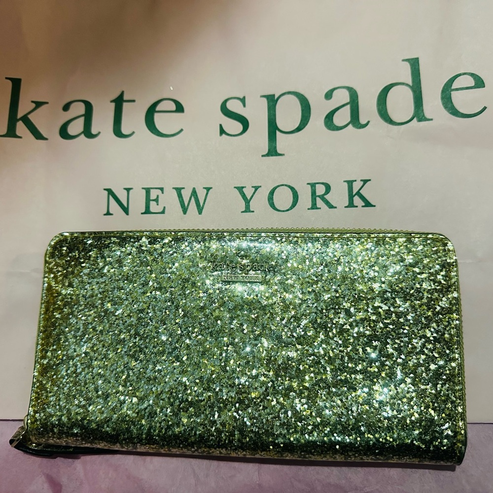 Kate Spade✨💛⭐️Gold Glitter Wallet with Zipper Closure